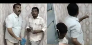 ഓഫീസുകളുടെ ശുചിത്വമില്ലായ്മയിൽ കടുത്ത അമർഷം ; സർക്കാർ ശൗചാലയം സ്വയം കഴുകി വൃത്തിയാക്കി മന്ത്രി