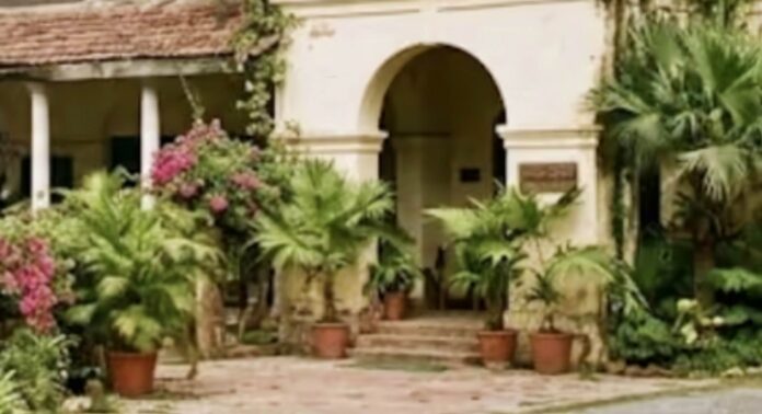 ഔദ്യോഗിക വസതികളുടെ അറ്റകുറ്റപ്പണിക്ക് ഉയർന്ന തുക; കേന്ദ്രമന്ത്രിമാരുടെ ബംഗ്ലാവ് നവീകരണ വിവരങ്ങൾ പുറത്ത് ഔദ്യോഗിക വസതികളുടെ അറ്റകുറ്റപ്പണിക്ക് ഉയർന്ന തുക; കേന്ദ്രമന്ത്രിമാരുടെ ബംഗ്ലാവ് നവീകരണ വിവരങ്ങൾ പുറത്ത്