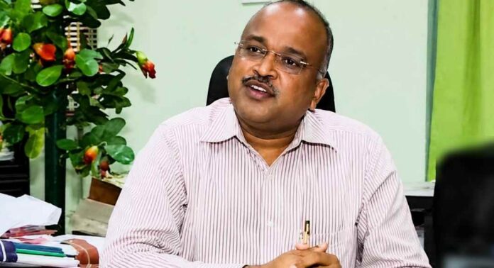 കശുവണ്ടി കോർപ്പറേഷൻ അഴിമതി ; ഖാദി ബോർഡ് സെക്രട്ടറി സ്ഥാനം രാജിവെച്ച് കെഎ രതീഷ് കശുവണ്ടി കോർപ്പറേഷൻ അഴിമതി ; ഖാദി ബോർഡ് സെക്രട്ടറി സ്ഥാനം രാജിവെച്ച് കെഎ രതീഷ്