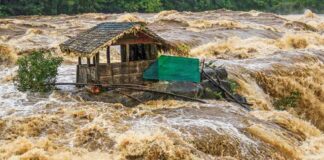 അതിരപ്പിള്ളി വിനോസഞ്ചാര കേന്ദ്രത്തില് സന്ദര്ശനത്തിന് വിലക്ക്