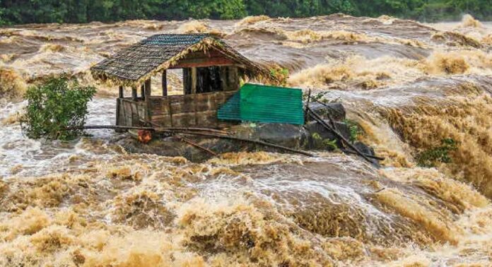 അതിരപ്പിള്ളി വിനോസഞ്ചാര കേന്ദ്രത്തില് സന്ദര്ശനത്തിന് വിലക്ക് അതിരപ്പിള്ളി വിനോസഞ്ചാര കേന്ദ്രത്തില് സന്ദര്ശനത്തിന് വിലക്ക്