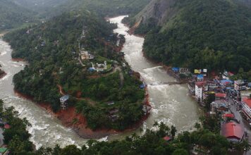 അതിതീവ്ര മഴയിൽ വിറങ്ങലിച്ച് കേരളം , പ്രളയ ഭീതിയിൽ 4 ജില്ലകൾ