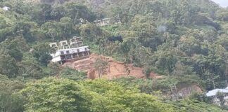 മൂന്നാറിൽ കനത്ത മഴയെ തുടർന്ന് നിർമാണത്തിലിരുന്ന കെട്ടിടം ഇടിഞ്ഞുതാഴ്ന്നു