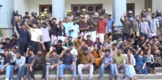 കേരള സർവകലാശാല ആസ്ഥാനം ഉപരോധിച്ച് എസ്എഫ്ഐ പ്രവർത്തകർ