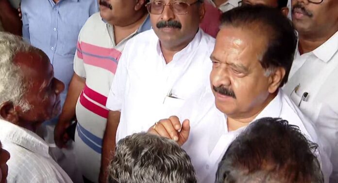 പ്രളയബാധിതർക്കൊപ്പം സർക്കാരുണ്ടാകുമെന്ന് ആഭ്യന്തര മന്ത്രി രമേശ് ചെന്നിത്തല പ്രളയബാധിതർക്കൊപ്പം സർക്കാരുണ്ടാകുമെന്ന് ആഭ്യന്തര മന്ത്രി രമേശ് ചെന്നിത്തല