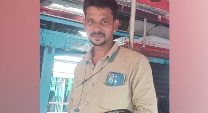 കോഴിക്കോട് പേരാമ്പ്രയിൽ സ്വകാര്യ ബസ് ഡ്രൈവറെ ബസിനുള്ളിൽ തൂങ്ങിമരിച്ച നിലയിൽ കണ്ടെത്തി കോഴിക്കോട് പേരാമ്പ്രയിൽ സ്വകാര്യ ബസ് ഡ്രൈവറെ ബസിനുള്ളിൽ തൂങ്ങിമരിച്ച നിലയിൽ കണ്ടെത്തി
