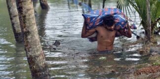‘മഴ കാരണം പുറത്തിറങ്ങാൻ കഴിയാത്ത അവസ്ഥ, വൈദ്യുതിയും, ഭക്ഷണവുമില്ല’ ; അതിഥി തൊഴിലാളികളും ദുരിതത്തിൽ