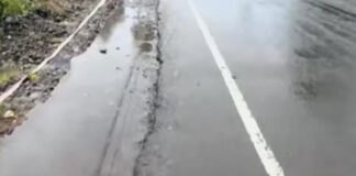പെരുമഴയത്ത് റോഡ് പണി ; സിമെൻ്റ് ഒലിച്ചുപോയി