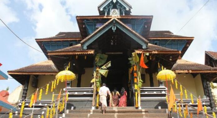 ആറന്മുള പാർത്ഥസാരഥി ക്ഷേത്രത്തിലെ വള്ളസദ്യകൾ മാറ്റിവച്ചു , ചടങ്ങുകൾ മാത്രം നടത്തും ആറന്മുള പാർത്ഥസാരഥി ക്ഷേത്രത്തിലെ വള്ളസദ്യകൾ മാറ്റിവച്ചു , ചടങ്ങുകൾ മാത്രം നടത്തും