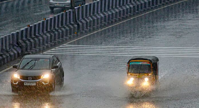 24 മണിക്കൂറിനിടെ തീവ്രമഴ രണ്ടു ജില്ലകളില് മാത്രം 24 മണിക്കൂറിനിടെ തീവ്രമഴ രണ്ടു ജില്ലകളില് മാത്രം