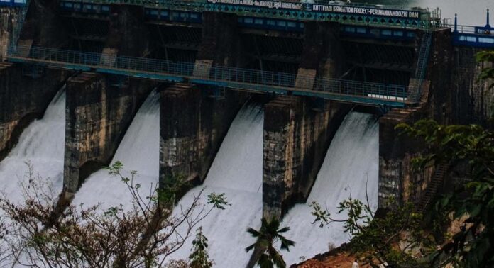 കുറ്റ്യാടി പുഴയുടെ തീരങ്ങളിൽ ജാഗ്രതാ നിർദേശം ; കക്കയം ഡാം ഷട്ടറുകൾ 30 മിനിട്ടിനുള്ളിൽ തുറക്കും കുറ്റ്യാടി പുഴയുടെ തീരങ്ങളിൽ ജാഗ്രതാ നിർദേശം ; കക്കയം ഡാം ഷട്ടറുകൾ 30 മിനിട്ടിനുള്ളിൽ തുറക്കും