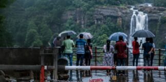 കനത്ത മഴ : വിനോദസഞ്ചാര കേന്ദ്രങ്ങളിൽ നിയന്ത്രണം ഏർപ്പെടുത്താൻ നിർദേശം