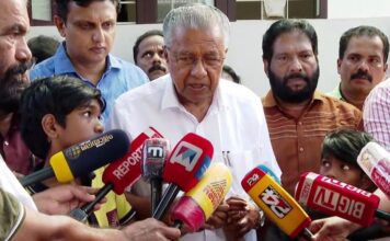 രക്ഷാപ്രവർത്തനത്തിനിടെ മരിച്ച രാജേഷിന്റെ വീട്ടിലെത്തി പ്രതിപക്ഷ നേതാവ് പിണറായി വിജയൻ