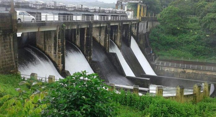 ജലനിരപ്പ് ഉയർന്നതിനെ തുടർന്ന് മംഗലം ഡാമിന്റെ ഷട്ടറുകൾ തുറന്നു ജലനിരപ്പ് ഉയർന്നതിനെ തുടർന്ന് മംഗലം ഡാമിന്റെ ഷട്ടറുകൾ തുറന്നു