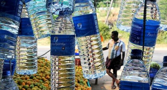 മലപ്പുറത്ത് വ്യാജ കുടിവെള്ള നിർമാണ കേന്ദ്രം പൂട്ടിച്ചു മലപ്പുറത്ത് വ്യാജ കുടിവെള്ള നിർമാണ കേന്ദ്രം പൂട്ടിച്ചു