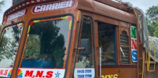 എഞ്ചിൻ തകരാറിലായ ഉപ്പ് ലോറി നീരേറ്റുപുറം പാലത്തിൽ കുടുങ്ങി