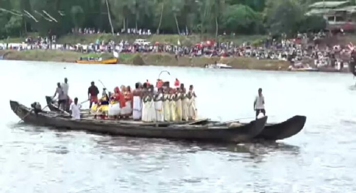 ആറന്മുള ഉത്രട്ടാതി ജലോത്സവത്തിന് തുടക്കം ; ഉപരാഷ്ട്രപതി സി പി രാധാകൃഷ്ണൻ ജലഘോഷയാത്ര ഫ്ലാഗ് ഓഫ് ചെയ്തു ആറന്മുള ഉത്രട്ടാതി ജലോത്സവത്തിന് തുടക്കം ; ഉപരാഷ്ട്രപതി സി പി രാധാകൃഷ്ണൻ ജലഘോഷയാത്ര ഫ്ലാഗ് ഓഫ് ചെയ്തു