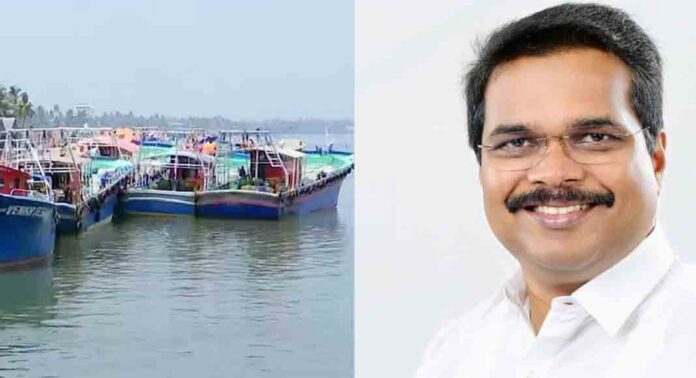 മുതലപ്പൊഴിയില് മത്സ്യത്തൊഴിലാളികൾക്കായി തെരച്ചിൽ ഊർജ്ജിതം ; സ്കൂബ ഡൈവേഴ്സിനെ ഇറക്കുമെന്ന് മന്ത്രി അബ്ദുൽ ഗഫൂർ മുതലപ്പൊഴിയില് മത്സ്യത്തൊഴിലാളികൾക്കായി തെരച്ചിൽ ഊർജ്ജിതം ; സ്കൂബ ഡൈവേഴ്സിനെ ഇറക്കുമെന്ന് മന്ത്രി അബ്ദുൽ ഗഫൂർ