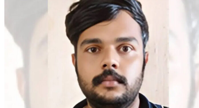 പണമയച്ചതായി വ്യാജ സ്ക്രീൻഷോട്ടുകൾ കാണിച്ച് ജുവലറികളിൽനിന്ന് സ്വർണം തട്ടി ; യുവാവ് അറസ്റ്റിൽ പണമയച്ചതായി വ്യാജ സ്ക്രീൻഷോട്ടുകൾ കാണിച്ച് ജുവലറികളിൽനിന്ന് സ്വർണം തട്ടി ; യുവാവ് അറസ്റ്റിൽ