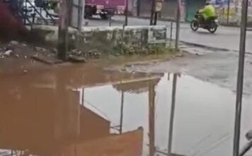 വെള്ളക്കെട്ടിന് കാരണമായി പറക്കോട് ഓടകള് നിറഞ്ഞ് മണ്ണും മാലിന്യങ്ങളും
