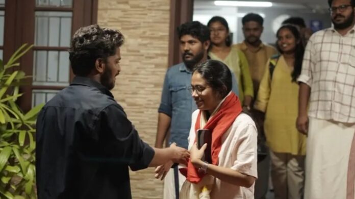 കാലിക്കറ്റ് സർവകലാശാലയിൽ എസ് എഫ് ഐ നേതാവ് ഐഷി ഘോഷിനെ പങ്കെടുപ്പിച്ച് പരിപാടി നടത്തിയ സംഭവം ; എസ് എഫ് ഐ യൂണിറ്റ് സെക്രട്ടറി അഭിനന്ദിനെ ക്യാംപസിൽ നിന്നും ഹോസ്റ്റലിൽ നിന്നും പുറത്താക്കി കാലിക്കറ്റ് സർവകലാശാലയിൽ എസ് എഫ് ഐ നേതാവ് ഐഷി ഘോഷിനെ പങ്കെടുപ്പിച്ച് പരിപാടി നടത്തിയ സംഭവം ; എസ് എഫ് ഐ യൂണിറ്റ് സെക്രട്ടറി അഭിനന്ദിനെ ക്യാംപസിൽ നിന്നും ഹോസ്റ്റലിൽ നിന്നും പുറത്താക്കി