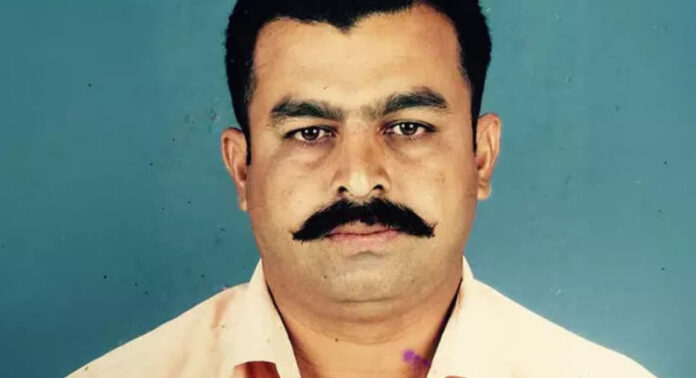 വിമുക്തഭടന്റെ മൃതദേഹം വീടിനുള്ളിൽ അഴുകിയനിലയിൽ കണ്ടെത്തി വിമുക്തഭടന്റെ മൃതദേഹം വീടിനുള്ളിൽ അഴുകിയനിലയിൽ കണ്ടെത്തി