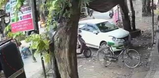 ഫോർട്ട് കൊച്ചിയിൽ ആംബുലൻസിൽ നിന്ന് രോഗി റോഡിലേക്ക് തെറിച്ചു വീണു