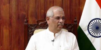 ഉദ്യോഗസ്ഥരെ ലോക് ഭവനിലേക്ക് വിളിച്ചു വരുത്തരുതെന്ന മുഖ്യമന്ത്രിയുടെ നിലപാട് തള്ളി ഗവർണർ