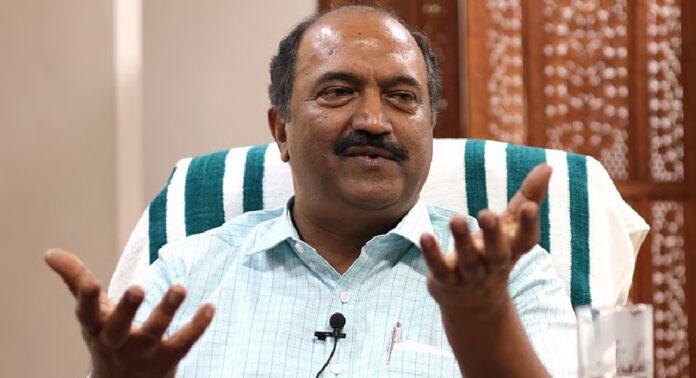 ക്ഷേമ പെൻഷനിൽ പോലും യുഡിഎഫ് സർക്കാരിന് വലിയ വീഴ്ചയെന്ന് ബാലഗോപാൽ ക്ഷേമ പെൻഷനിൽ പോലും യുഡിഎഫ് സർക്കാരിന് വലിയ വീഴ്ചയെന്ന് ബാലഗോപാൽ