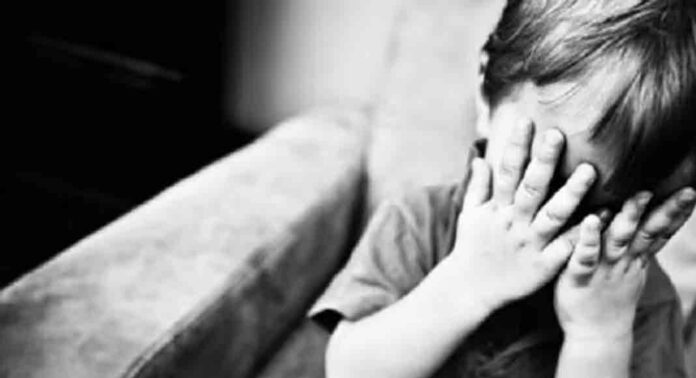 കൊടുവള്ളിയിൽ അമ്മ മരിച്ചുപോയ ഏഴ് വയസുകാരനെ ക്രൂരമായി മർദ്ദിച്ച് അച്ഛന്റെ വീട്ടുകാർ ; പരാതി കൊടുവള്ളിയിൽ അമ്മ മരിച്ചുപോയ ഏഴ് വയസുകാരനെ ക്രൂരമായി മർദ്ദിച്ച് അച്ഛന്റെ വീട്ടുകാർ ; പരാതി