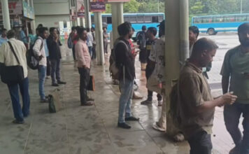 പത്തനംതിട്ടയില് ബസ് സര്വീസുകള് നിലച്ചു : അച്ചന്കോവിലാറ്റില് ജലനിരപ്പ് ഉയരുന്നു
