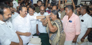 ദുരന്തബാധിതരെ ചേര്ത്തുപിടിച്ച് മുഖ്യമന്ത്രി : വ്യാപാരികള്ക്കുള്ള നഷ്ടപരിഹാരം പ്രത്യേകം പരിഗണിക്കും