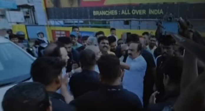 മുഖ്യമന്ത്രിയെ തടഞ്ഞ കേസ് : ചേന്തി അനിലിനെതിരെ നടപടിയെടുക്കാൻ ഡി സി സി -ക്ക് നിർദേശം നൽകി കോൺഗ്രസ് മുഖ്യമന്ത്രിയെ തടഞ്ഞ കേസ് : ചേന്തി അനിലിനെതിരെ നടപടിയെടുക്കാൻ ഡി സി സി -ക്ക് നിർദേശം നൽകി കോൺഗ്രസ്