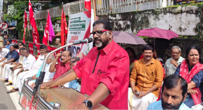തൊഴിലാളി ദ്രോഹ ലേബര് കോഡുകള് പിന്വലിക്കുകയും മഹാത്മ ഗാന്ധി ദേശീയ തൊഴിപ്പ് പദ്ധതി പുന:സ്ഥാപിക്കുകയും ചെയ്യുക : ചിറ്റയം ഗോപകുമാര് തൊഴിലാളി ദ്രോഹ ലേബര് കോഡുകള് പിന്വലിക്കുകയും മഹാത്മ ഗാന്ധി ദേശീയ തൊഴിപ്പ് പദ്ധതി പുന:സ്ഥാപിക്കുകയും ചെയ്യുക : ചിറ്റയം ഗോപകുമാര്