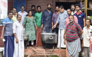 റാന്നിയില് ഒറ്റപ്പെട്ടുപ്പോയ ജനങ്ങൾക്കും രക്ഷാപ്രവര്ത്തകര്ക്കും ഭക്ഷണം ഒരുക്കി സി.പി.എം പ്രവര്ത്തകര്