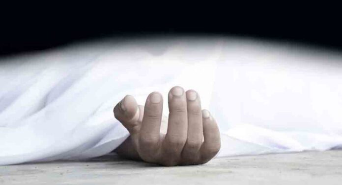 മാനസിക വിഷമത്തെ തുടർന്ന് ബാല്യകാല സുഹൃത്തുക്കളായ രണ്ട് പെൺകുട്ടികൾ വിഷം കഴിച്ചു മാനസിക വിഷമത്തെ തുടർന്ന് ബാല്യകാല സുഹൃത്തുക്കളായ രണ്ട് പെൺകുട്ടികൾ വിഷം കഴിച്ചു