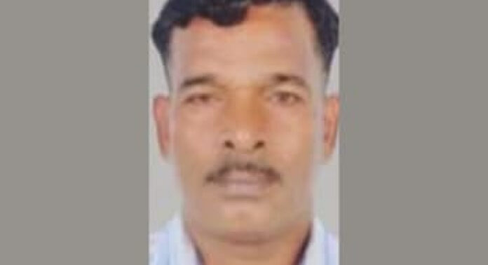 മലപ്പുറത്ത് സ്കൂട്ടറിൽ നിന്ന് തെന്നിവീണ ചുമട്ടുതൊഴിലാളി മരിച്ചു മലപ്പുറത്ത് സ്കൂട്ടറിൽ നിന്ന് തെന്നിവീണ ചുമട്ടുതൊഴിലാളി മരിച്ചു