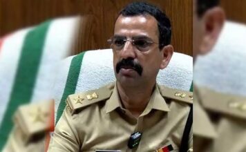 ഡെപ്യൂട്ടി എക്സൈസ് കമ്മീഷണര് അശോക് കുമാറിന്റെ വീട്ടില് വിജിലന്സിന്റെയും എക്സൈസ് കമ്മീഷണറുടെയും നേതൃത്വത്തില് മിന്നല് പരിശോധന