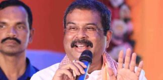 കേന്ദ്ര സർക്കാരിൽ പുനസംഘടന ഉടൻ ; നീറ്റ് സമരത്തിൽ രാജിവെച്ച ധർമേന്ദ്ര പ്രധാൻ സുപ്രധാന പദവിയിൽ തിരിച്ചെത്തിയേക്കുമെന്ന് സൂചന