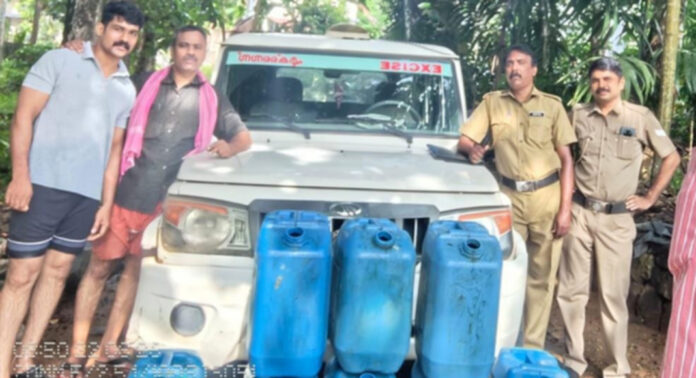 വള്ളിക്കോട് എക്സൈസ് പരിശോധന : കോട ശേഖരം പിടികൂടി വള്ളിക്കോട് എക്സൈസ് പരിശോധന : കോട ശേഖരം പിടികൂടി