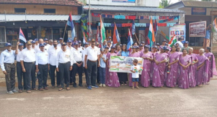 കേരള സ്റ്റേറ്റ് എക്സര്വീസ് ലീഗ് മലയാലപ്പുഴ യൂണിറ്റിന്റെ നേതൃത്വത്തില് സ്വാതന്ത്ര്യദിന ആഘോഷം നടന്നു കേരള സ്റ്റേറ്റ് എക്സര്വീസ് ലീഗ് മലയാലപ്പുഴ യൂണിറ്റിന്റെ നേതൃത്വത്തില് സ്വാതന്ത്ര്യദിന ആഘോഷം നടന്നു