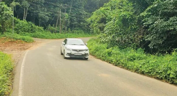 ഏഴംകുളം – ഏനാത്ത് റോഡില് അപകടവളവുകള് : സുരക്ഷയൊരുക്കാന് നടപടിയില്ല ഏഴംകുളം – ഏനാത്ത് റോഡില് അപകടവളവുകള് : സുരക്ഷയൊരുക്കാന് നടപടിയില്ല