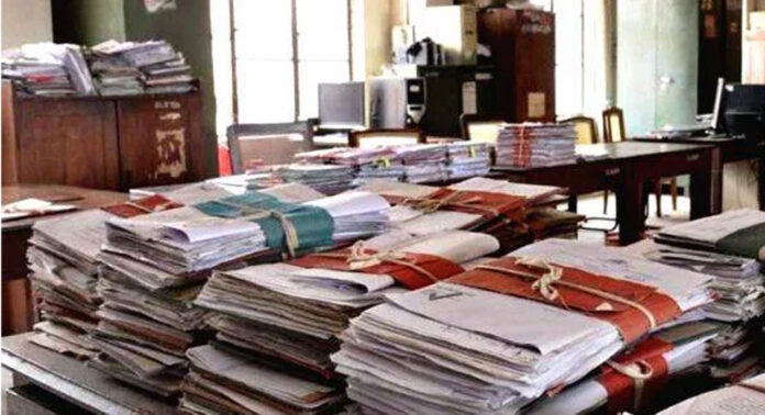 ഒരേ ഉദ്യോഗസ്ഥന് ഒറ്റ ഉത്തരവിൽ രണ്ടിടത്തേക്ക് സ്ഥലംമാറ്റം ; പ്രതിഷേധം ഉയർന്നതോടെ ഉത്തരവ് തിരുത്തി ജലസേചന വകുപ്പ് ഒരേ ഉദ്യോഗസ്ഥന് ഒറ്റ ഉത്തരവിൽ രണ്ടിടത്തേക്ക് സ്ഥലംമാറ്റം ; പ്രതിഷേധം ഉയർന്നതോടെ ഉത്തരവ് തിരുത്തി ജലസേചന വകുപ്പ്