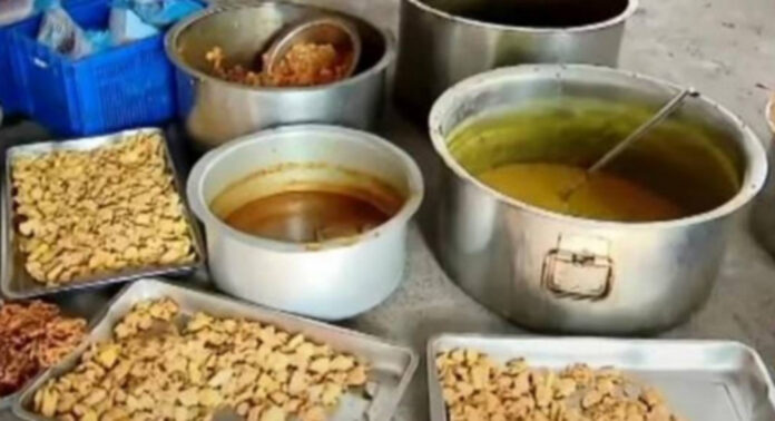 ചീഞ്ഞഴുകിയ പച്ചക്കറികളും മാംസവും പിടിച്ചെടുത്തു; പ്രമുഖ ഹോട്ടലുകൾക്കും പബ്ബുകൾക്കുമെതിരെ കർശന നടപടിയുമായി ഭക്ഷ്യസുരക്ഷാ വിഭാഗം ചീഞ്ഞഴുകിയ പച്ചക്കറികളും മാംസവും പിടിച്ചെടുത്തു; പ്രമുഖ ഹോട്ടലുകൾക്കും പബ്ബുകൾക്കുമെതിരെ കർശന നടപടിയുമായി ഭക്ഷ്യസുരക്ഷാ വിഭാഗം