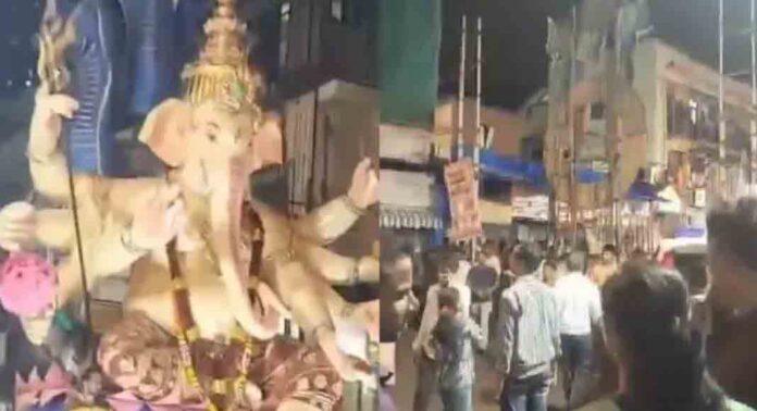22 അടി ഉയരമുള്ള ഗണേശ വിഗ്രഹം മറിഞ്ഞുവീണ് 3 കഷ്ണങ്ങളായി തെറിച്ചു ; 2 പേർക്ക് ദാരുണാന്ത്യം 22 അടി ഉയരമുള്ള ഗണേശ വിഗ്രഹം മറിഞ്ഞുവീണ് 3 കഷ്ണങ്ങളായി തെറിച്ചു ; 2 പേർക്ക് ദാരുണാന്ത്യം