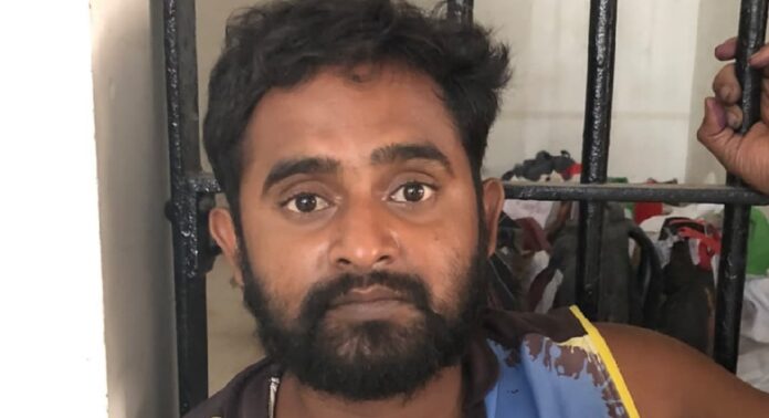 ആലപ്പുഴ റെയിൽവേ സ്റ്റേഷൻ പരിസരത്തുനിന്ന് ലഹരിമരുന്നുകളുമായി പശ്ചിമ ബംഗാൾ സ്വദേശി പിടിയിൽ ആലപ്പുഴ റെയിൽവേ സ്റ്റേഷൻ പരിസരത്തുനിന്ന് ലഹരിമരുന്നുകളുമായി പശ്ചിമ ബംഗാൾ സ്വദേശി പിടിയിൽ