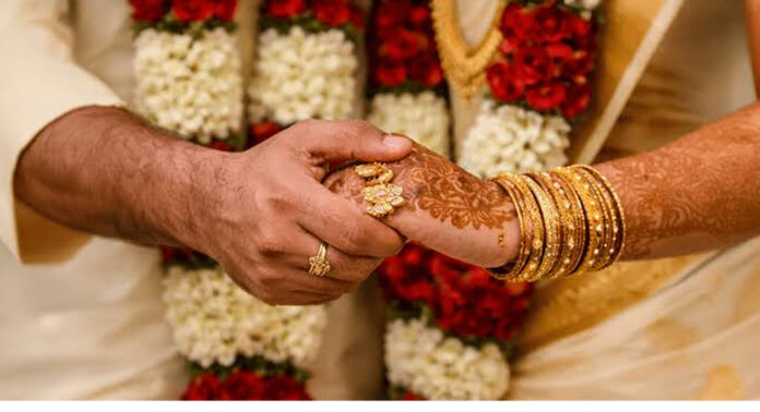 ചരിത്രത്തിലാദ്യം : ഗുരുവായൂരിൽ ഇന്ന് 437 വിവാഹങ്ങൾ ; ആറു കല്യാണമണ്ഡപങ്ങൾ സജ്ജമാക്കി ചരിത്രത്തിലാദ്യം : ഗുരുവായൂരിൽ ഇന്ന് 437 വിവാഹങ്ങൾ ; ആറു കല്യാണമണ്ഡപങ്ങൾ സജ്ജമാക്കി
