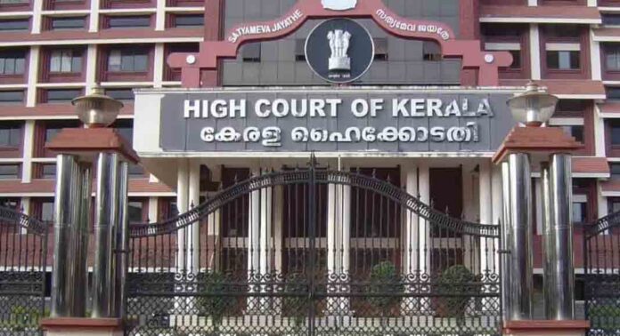കോടതി നടപടികൾ റെക്കോർഡ് ചെയ്ത് യുട്യൂബിൽ പ്രചരിപ്പിച്ചു ; അഭിഭാഷകന് ഹൈക്കോടതിയുടെ വിലക്ക് കോടതി നടപടികൾ റെക്കോർഡ് ചെയ്ത് യുട്യൂബിൽ പ്രചരിപ്പിച്ചു ; അഭിഭാഷകന് ഹൈക്കോടതിയുടെ വിലക്ക്