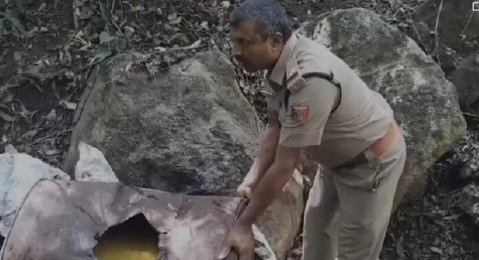 ഇടുക്കിയിൽ എക്സൈസ് നടത്തിയ പരിശോധനയിൽ അതിർത്തി മേഖലയിൽ നിന്നും 200 ലിറ്റർ കോട കണ്ടെടുത്തു ഇടുക്കിയിൽ എക്സൈസ് നടത്തിയ പരിശോധനയിൽ അതിർത്തി മേഖലയിൽ നിന്നും 200 ലിറ്റർ കോട കണ്ടെടുത്തു