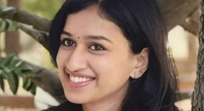ബെംഗളൂരുവിൽ മലയാളിയായ കേന്ദ്രസർക്കാർ ജീവനക്കാരി വാഹനാപകടത്തിൽ മരിച്ച സംഭവം ; റോഡിൻ്റെ ശോച്യാവസ്ഥയ്ക്കെതിരെ പ്രതിഷേധവുമായി നാട്ടുകാർ ബെംഗളൂരുവിൽ മലയാളിയായ കേന്ദ്രസർക്കാർ ജീവനക്കാരി വാഹനാപകടത്തിൽ മരിച്ച സംഭവം ; റോഡിൻ്റെ ശോച്യാവസ്ഥയ്ക്കെതിരെ പ്രതിഷേധവുമായി നാട്ടുകാർ